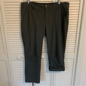 Columbia Women’s 20W Short Gray Omni-Shield‎ Straight Leg Hiking Pants Roll-Up